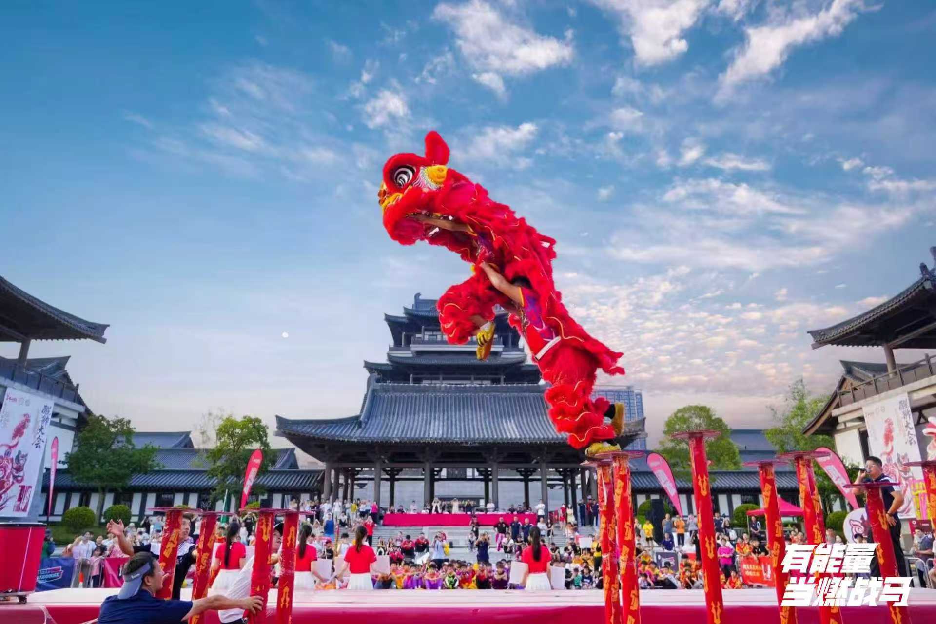 戰(zhàn)馬新裝亮相第九屆廣州青少年醒獅表演賽 戰(zhàn)馬新裝亮相第九屆廣州青少年醒獅表演賽